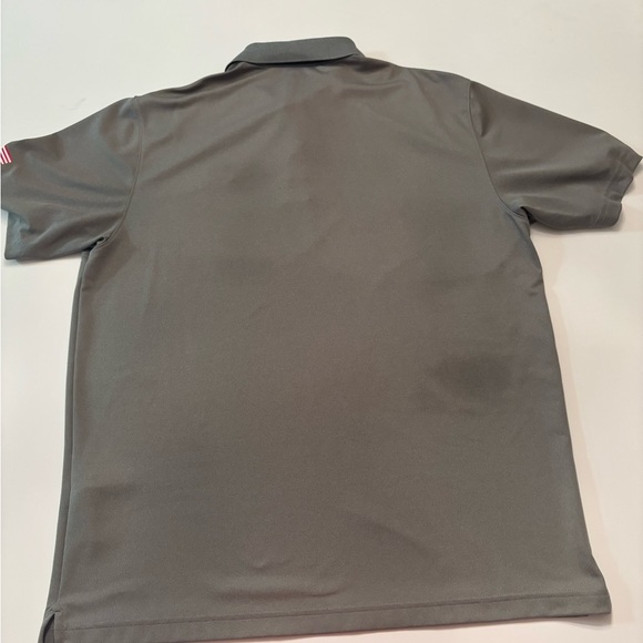 Under Armour HeatGear Polo Shirt XL Gray Loose Fit Patriotic Flag Sleeve - Picture 5 of 5